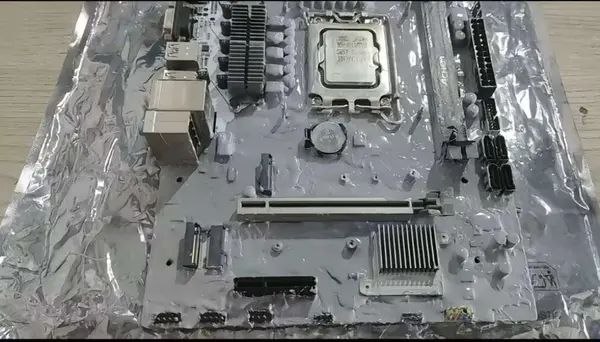 来刮腻子的😄😄😄via H uu