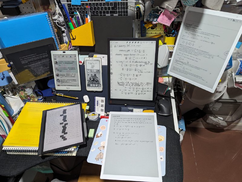 剛剛一起來想離開桌面,才看到原來我考試溫書需要出動所有閱讀器才夠用 😅想想也覺得自己很誇張,但事實真的是每台都用到(證明我沒有多買機器呀)這個狀態機器排列我要維持到5/28😅左到右,上到下