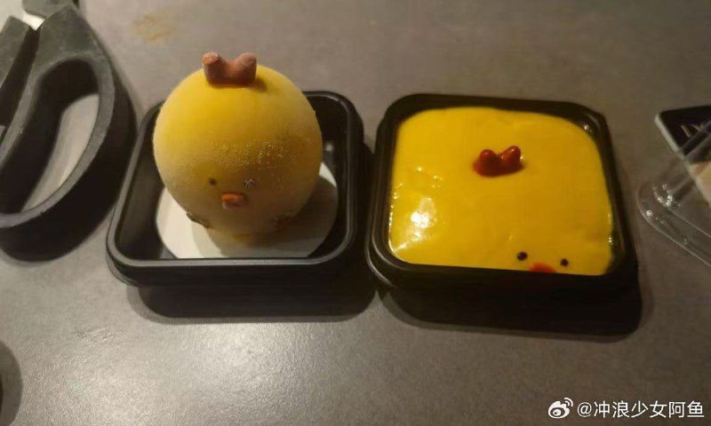 店员看到甜品后发出尖锐爆鸣声 sourcefrom 〄FW via DECADE店员看到甜品后发出尖锐爆鸣声 sourcefrom 〄FW via DECADE