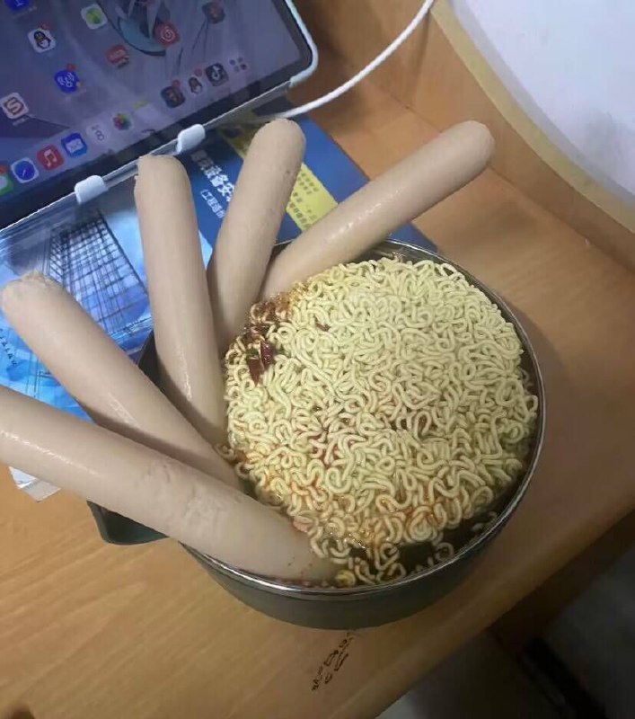 恨不得把蛋也塞进去