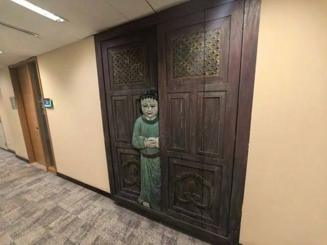 上海酒店这么懂传统文化的吗？这“妇人启门”不是用来整盗墓贼的吗，怎么酒店里面都装上了📝 Telegraph@地地地道道地地道道地道地地道 (link1986)❤️ 1038 ⭐ 91 💬 243 🔗 775🕝 2025-11-24 14