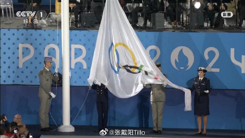 当你觉得自己一事无成时，想想这几个把奥林匹克会旗升反了的法国人