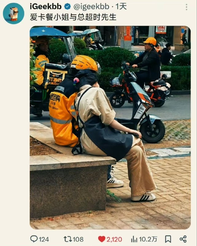 我知道你很饿了，就先吃点狗粮垫垫吧