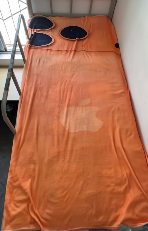 谁不想急头白脸地买一套iPhone17pm的床单用from 瞎鸡儿发 多角度看世界 via 姜饼和miku约会中