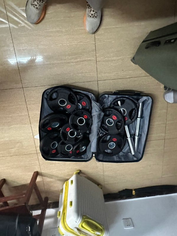 室友开学带错行李箱了