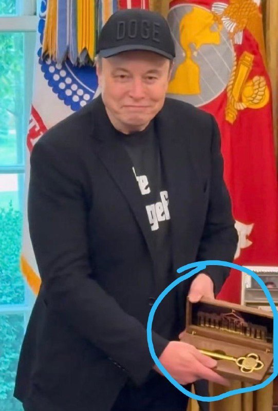马斯克手中那个金钥匙好像是义乌产的