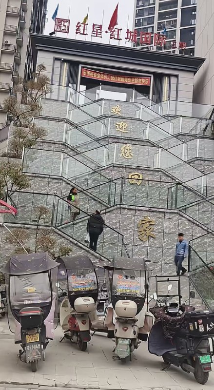 好家伙，回个家可不容易😅from 平壤卫视