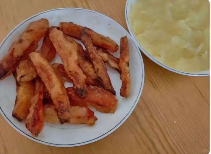 一道美味的炸西红柿条蘸土豆酱