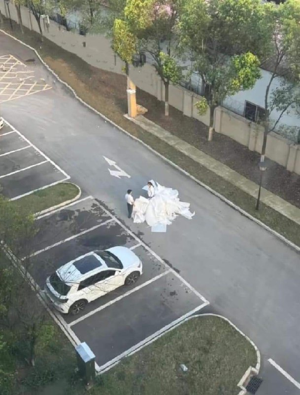 远看嫁给他，近看嫁泥马 🤡远看嫁给他，近看嫁泥马 🤡