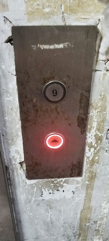 他甚至不愿意把这两个按钮换一下位置