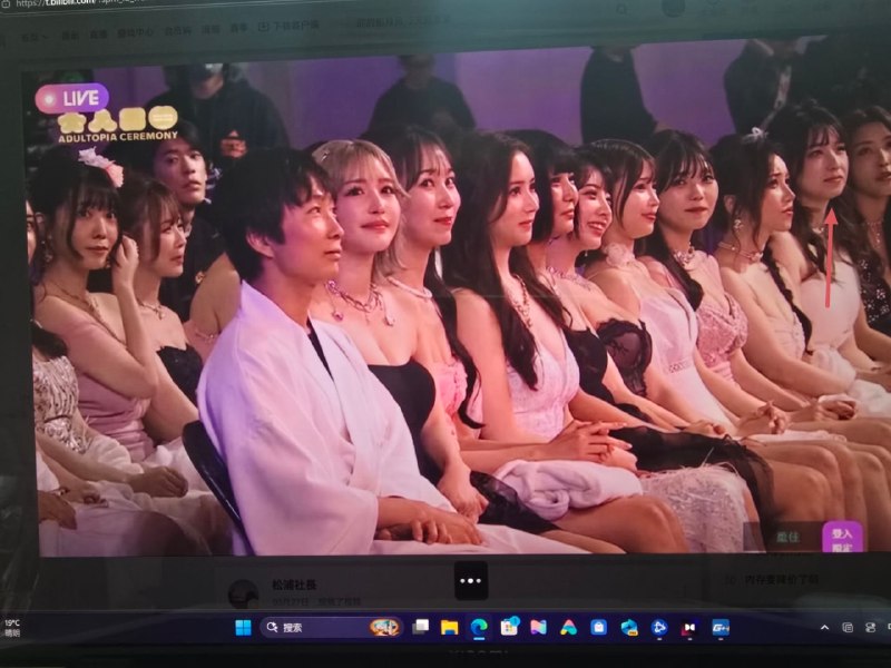 穿着衣服就不认识了😂