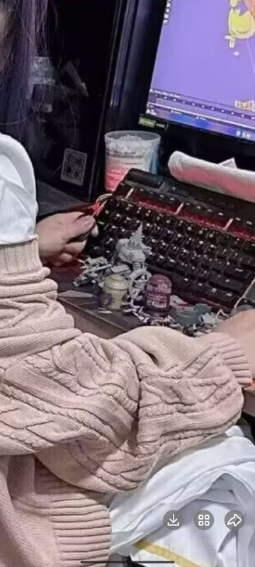 你是说，每天在群里和你嘻嘻哈哈开黄色玩笑的群友，其实是穿着针织衫黑丝闷在家里气味动人而且会给你打印战壕十字军棋子帮你涂战锤的硬核宅女古关忧？via my nbkls你是说，每天在群里和你嘻嘻哈哈开黄色玩笑的群友，其实是穿着针织衫黑丝闷在家里气味动人而且会给你打印战壕十字军棋子帮你涂战锤的硬核宅女古关忧？via my nbkls