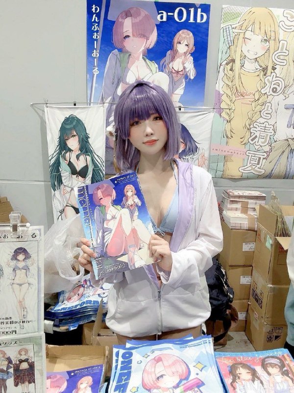 这个点你已经去日本C106了吧，那些我从来没去过的高级地方，领着我从来没领过的无料，和漂亮帅气的coser老师们集邮