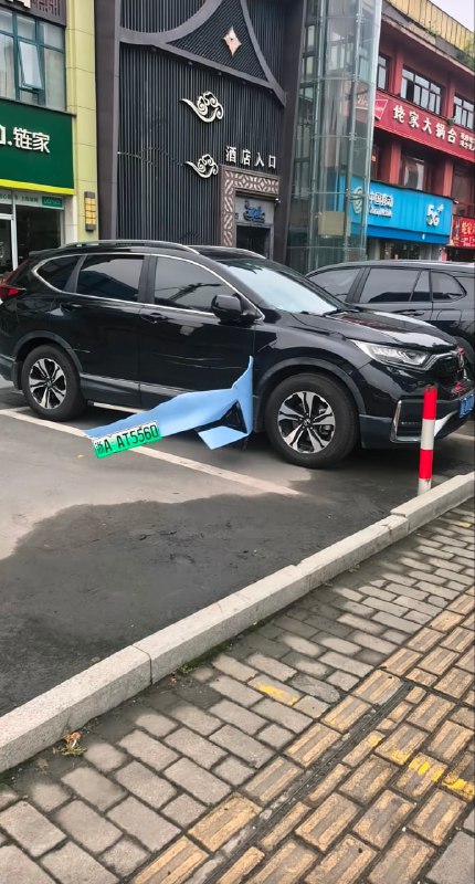 哈哈卧槽，我还以为穿模了😅from 平壤卫视