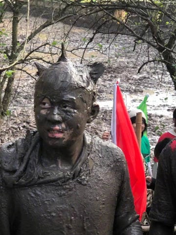 出淤泥而全染,濯清涟而贼妖  #学校每年会举办挖藕大赛出淤泥而全染,濯清涟而贼妖  #学校每年会举办挖藕大赛