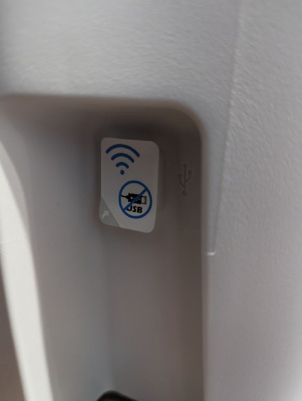 惠普声称其无线打印机并不支持USB，但事实上他们只不过用了一张贴纸遮挡USB接口Mastodon用户指控惠普欺诈，惠普声称其廉价打印机只支持Wi-Fi而没有USB接口