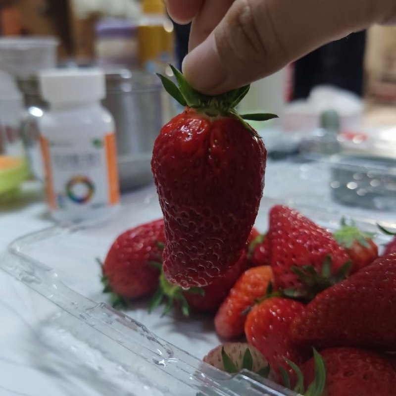 这个草莓长的有点像朱元璋这个草莓长的有点像朱元璋