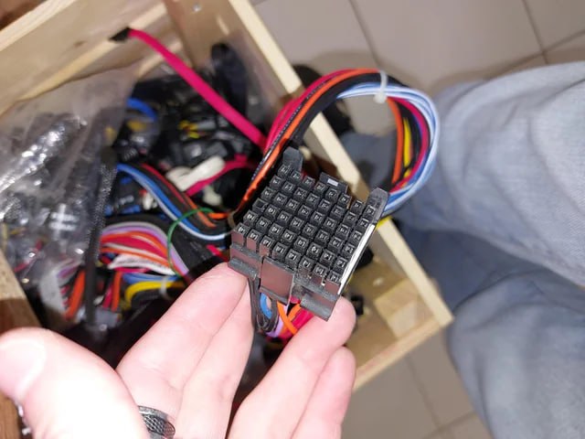 RTX9099电源接口遭内部员工泄露from 锋窝