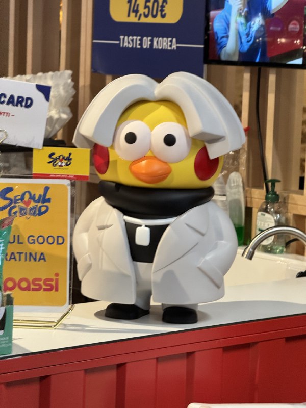 在一个韩国炸鸡店看到所谓的店吉祥物就很难绷的确是韩国出道的鸡哥▎Sourcefrom 聚合解析姬(重构中...)