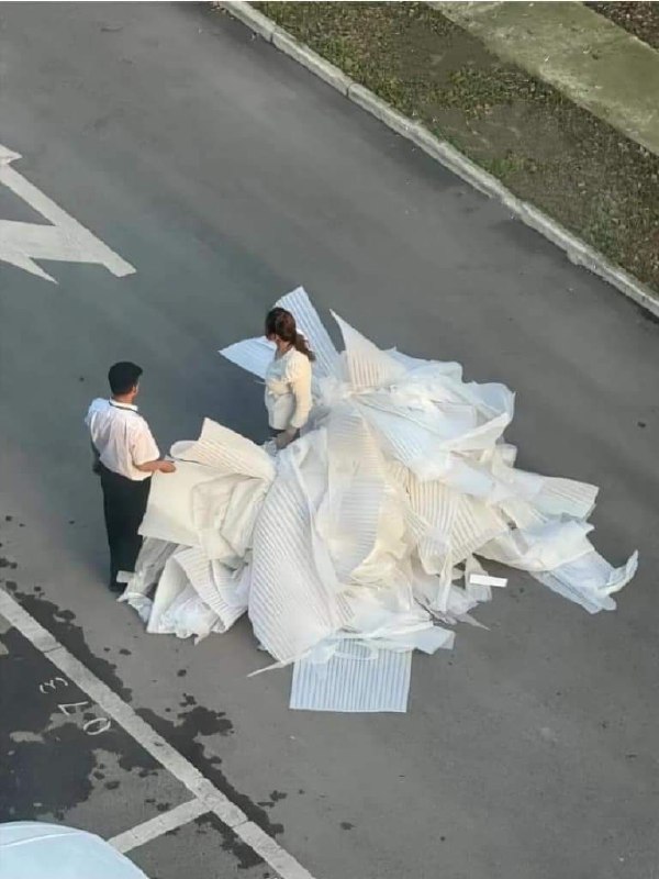 远看嫁给他，近看嫁泥马 🤡远看嫁给他，近看嫁泥马 🤡