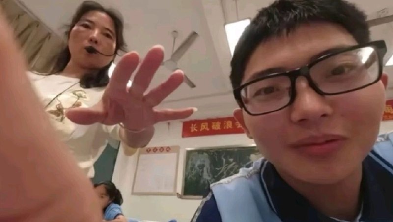via 8号沙雕网友via 8号沙雕网友