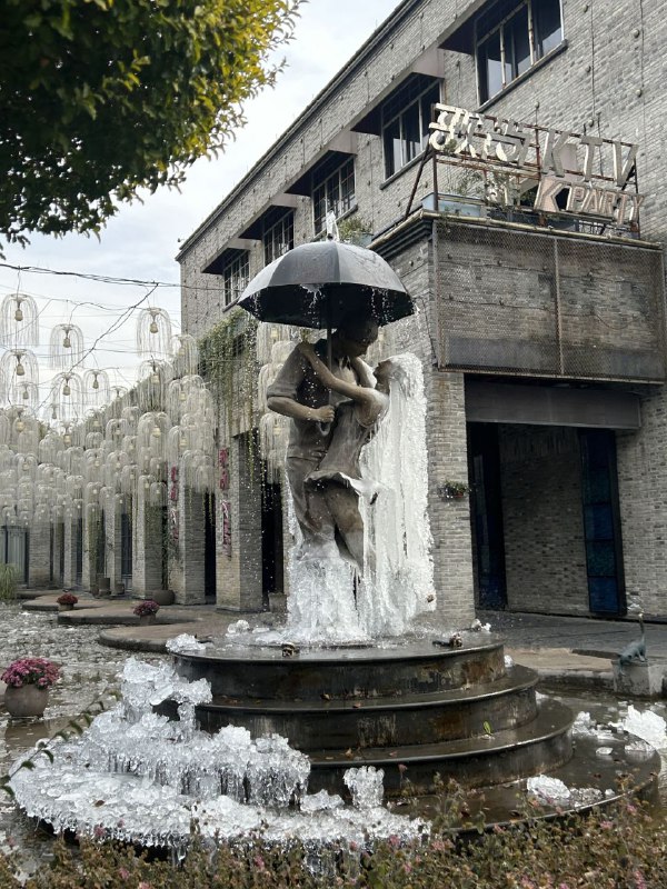 第一次见流水还能冻住哎
