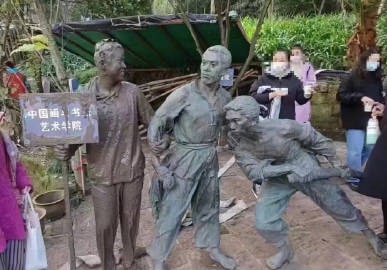 出淤泥而全染,濯清涟而贼妖  #学校每年会举办挖藕大赛出淤泥而全染,濯清涟而贼妖  #学校每年会举办挖藕大赛